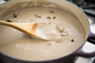 CAMPBELL CREAM OF MUSHROOM SOUP - 48 oz